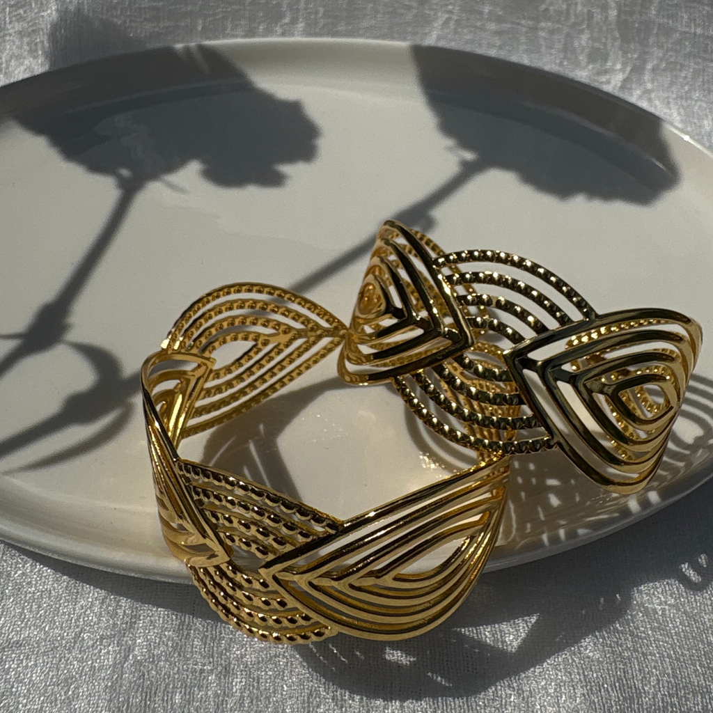 Open-work leaf cuff